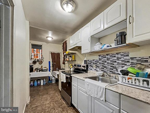 2nd image of 3010 Frisby St