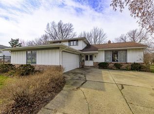 956 Brainard Rd, Highland Heights, OH 44143