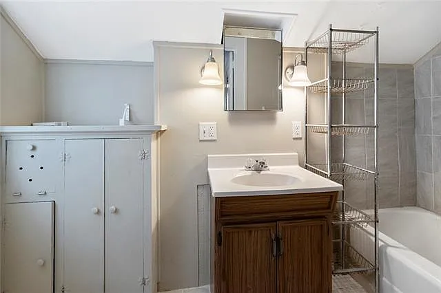 8510 S Claiborne Ave #A — Photo 14