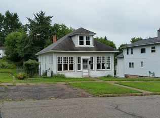 509 E D St, Iron Mountain, MI 49801