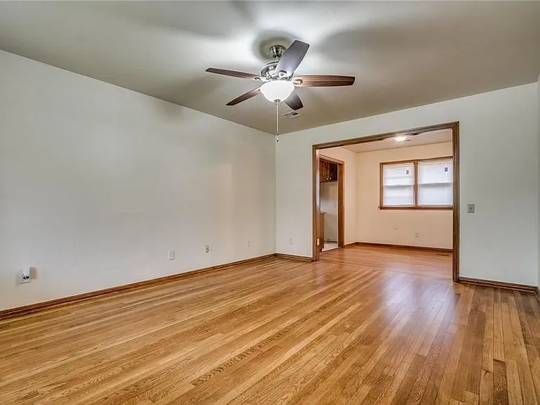 1813 Oxford Way — Photo 4
