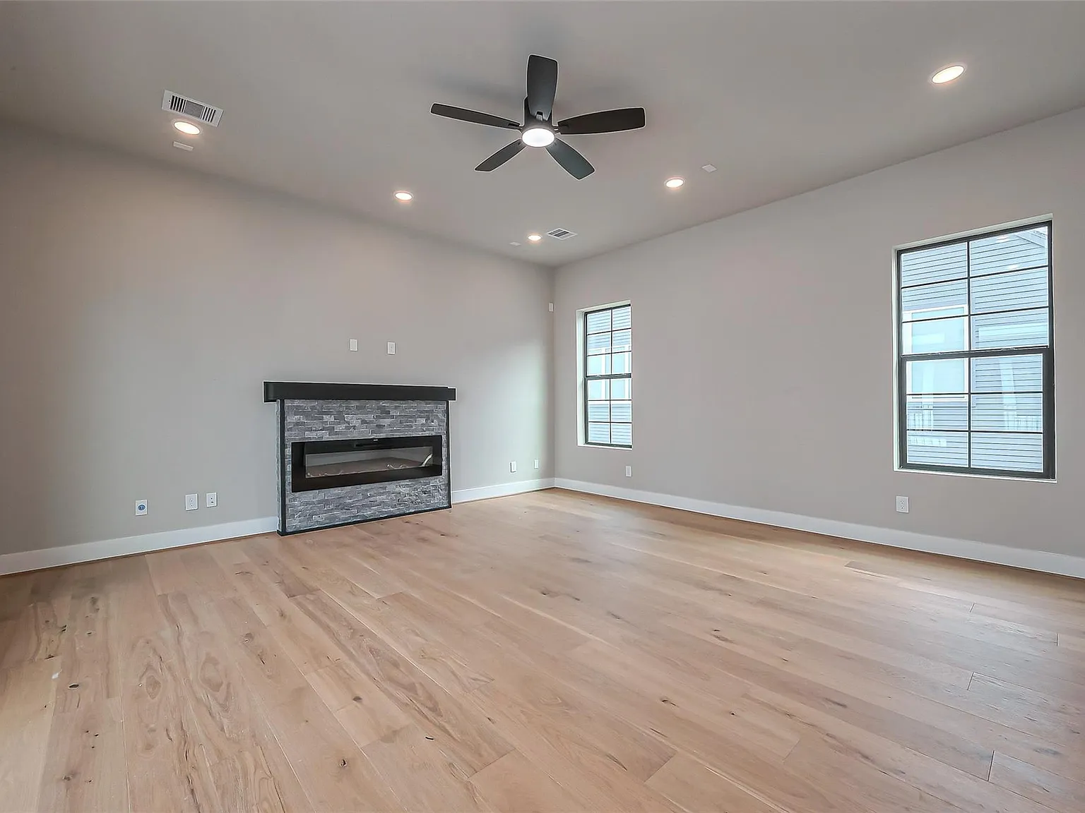 3 bed, 3.5 bath, 2140 sqft, $4,000 — Photo 4