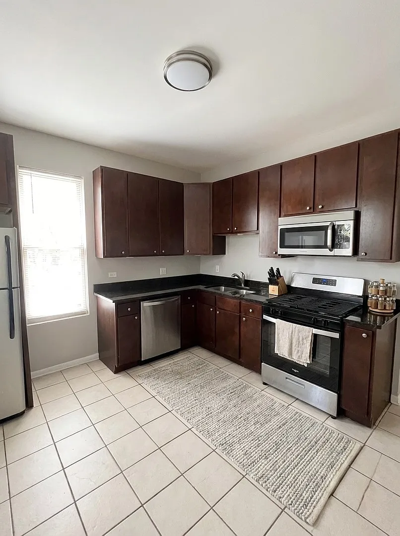 4 bed, 1300 sqft, $3,475 — Photo 4