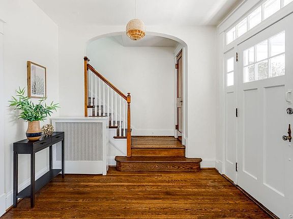 5th image of 2704 Northumberland Ave