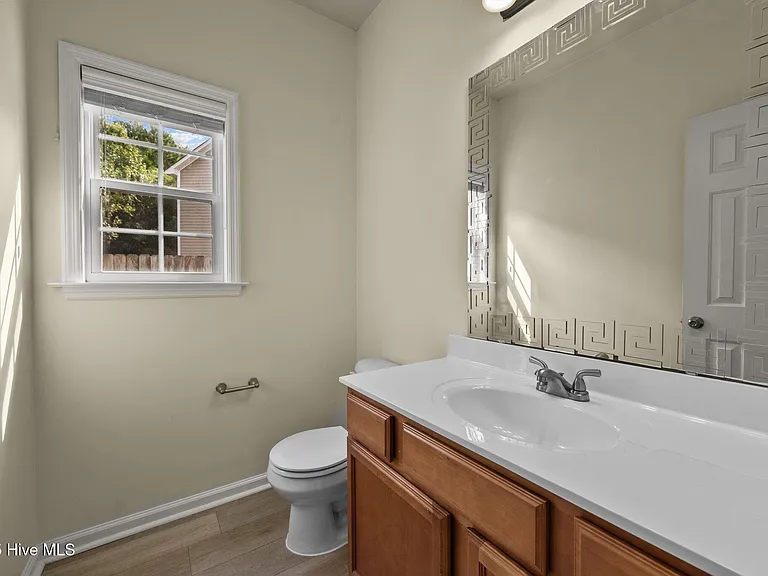 1004 Summerfield Ct — Photo 12