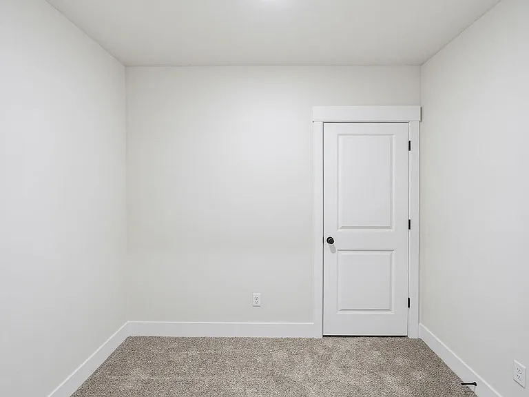 435 E River Ln — Photo 34