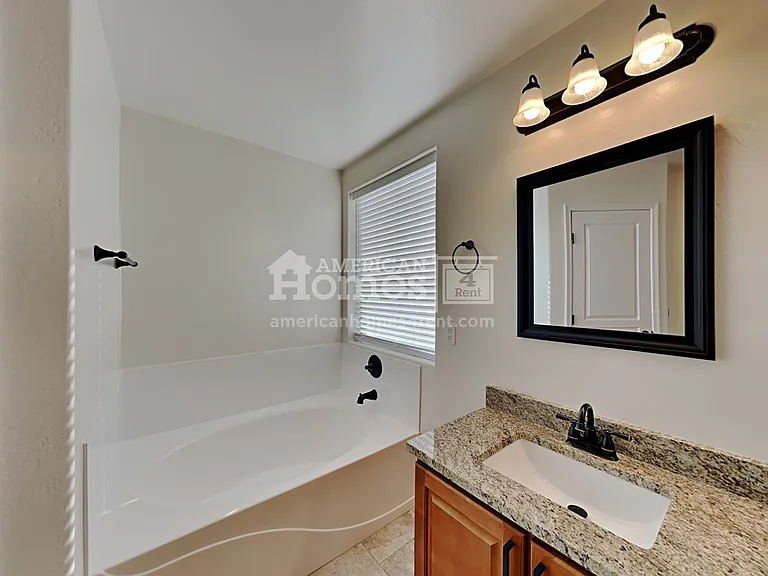 17238 W Maui Ln — Photo 15