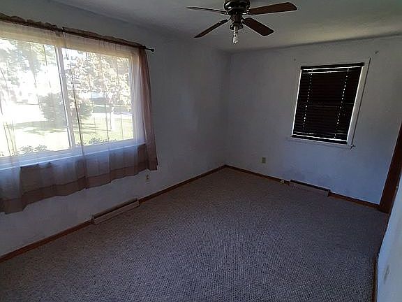 4th image of 13 Greenway Dr