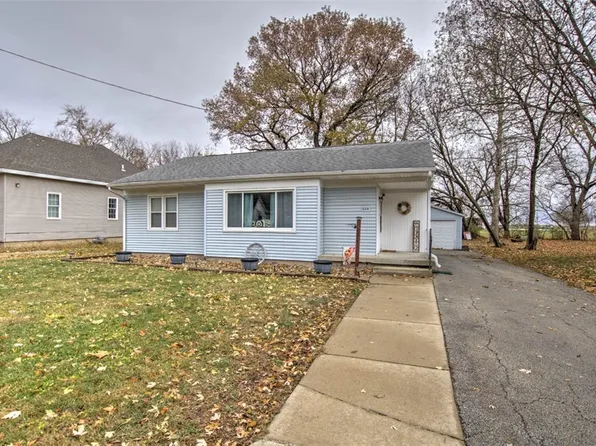 328 S Madison St, Cerro Gordo, IL 61818