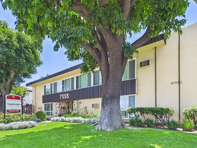 Sepulveda Apartments — Photo 41