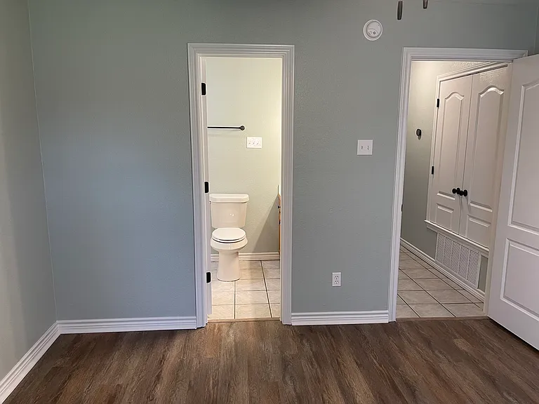 421 W Thomas St — Photo 17