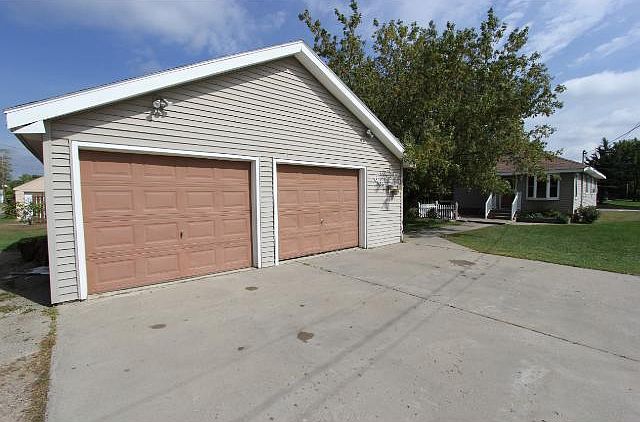 2nd image of 607 8th Ave NE