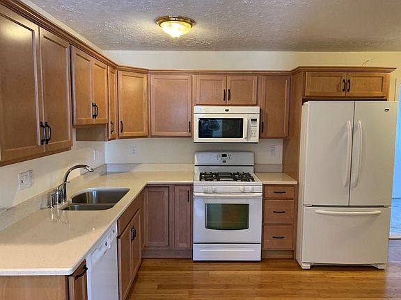 3rd image of 53 Rodney Dr