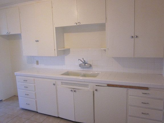 2nd image of 208 Park Ave APT 3