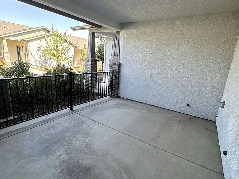 514 S Summit St #101-103 — Photo 15