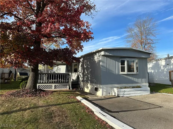 3265 Azalea Dr, Ravenna, OH 44266