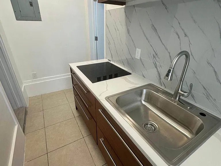 846 McIntosh St #B — Photo 4