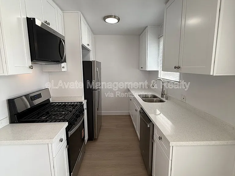 14119 Gilmore St #5 — Photo 5
