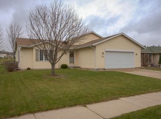 2618 Park Forest Dr, West Bend, WI 53090