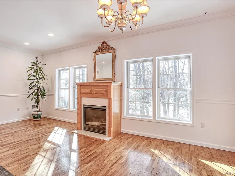 80 Alexander Ct — Photo 13