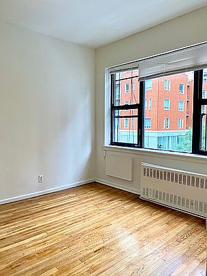 5th image of 301 E 49th St APT 4AB
