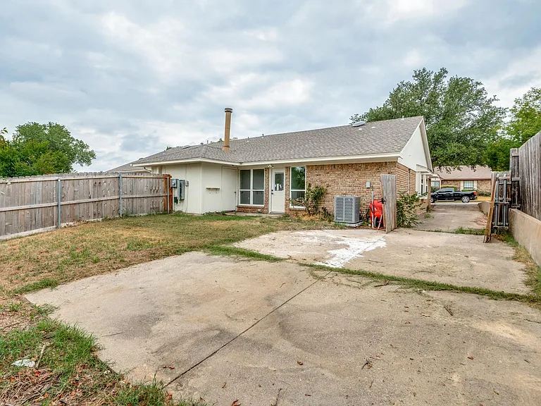 1108 Highpoint Rd — Photo 14