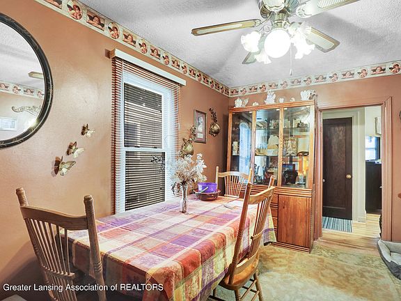 3rd image of 502 N Hayford Ave