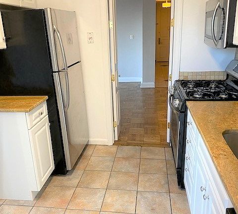 5th image of 353 E 83rd St APT 22h