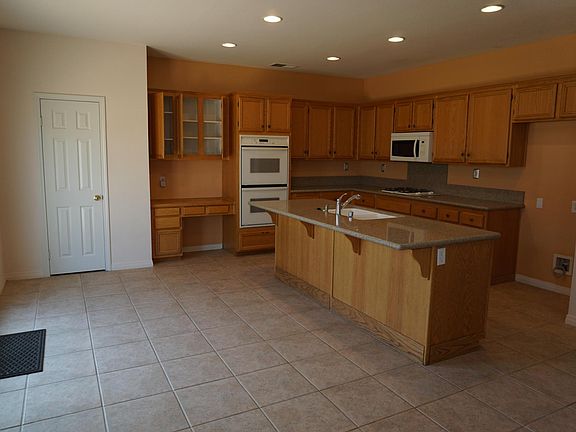 4th image of 29467 Garnet St