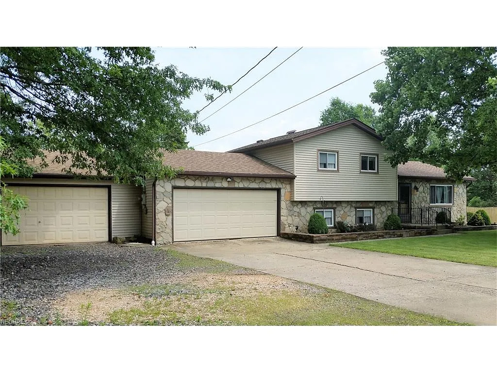 325 S Raccoon Rd photo 1