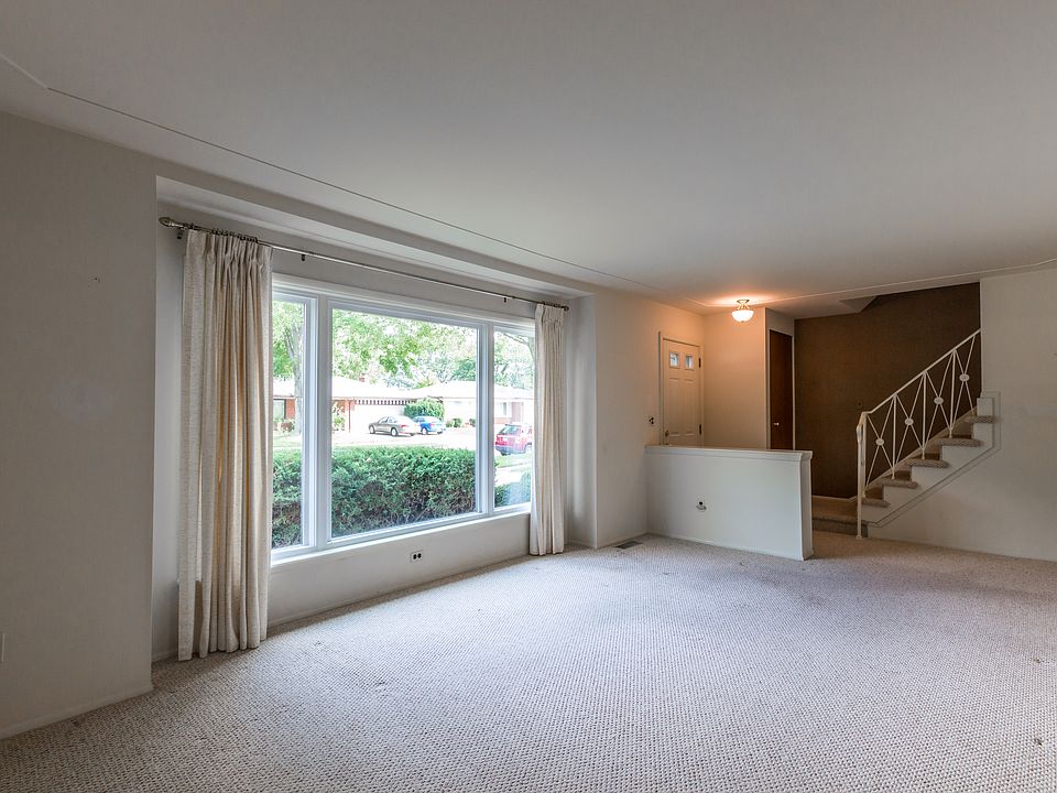 2nd image of 30703 Eiffel Ave