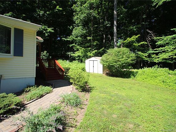 5th image of 18 Corinne Dr