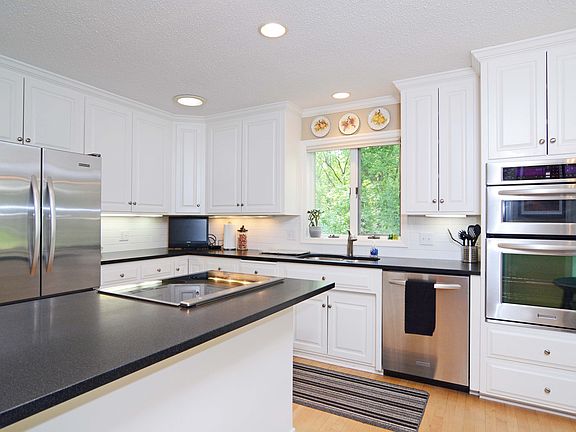 5th image of 218 Wildwood Bay Dr