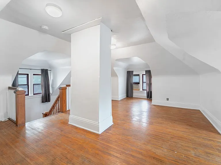 513 W 22nd St — Photo 15