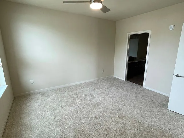 Lincoln Street Apartments — Photo 48