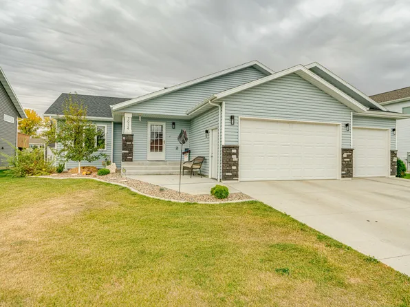 3934 Meridian Dr, Bismarck, ND 58504