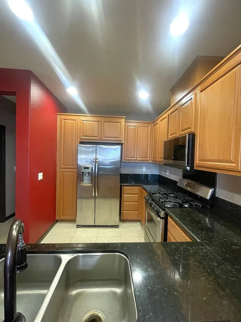 3 Bedroom 2 Bathroom Townhouse for rent in Hayward — Photo 4