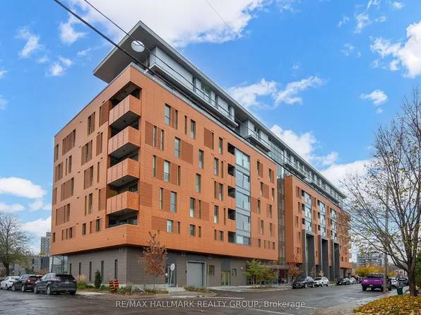 135 Barrette St #607, Ottawa, ON K1L 7Z9