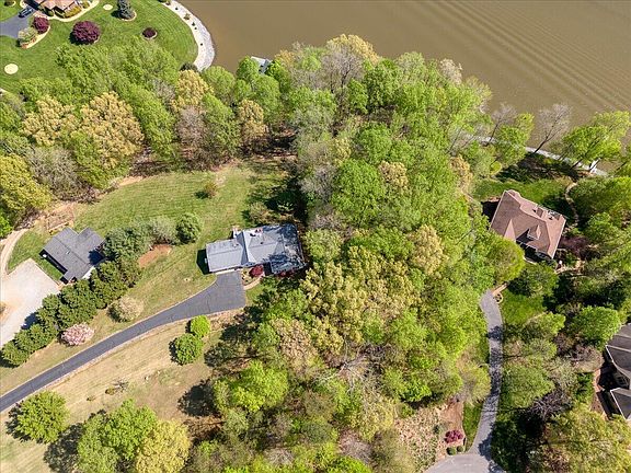 2nd image of 1 Lakeside Ln