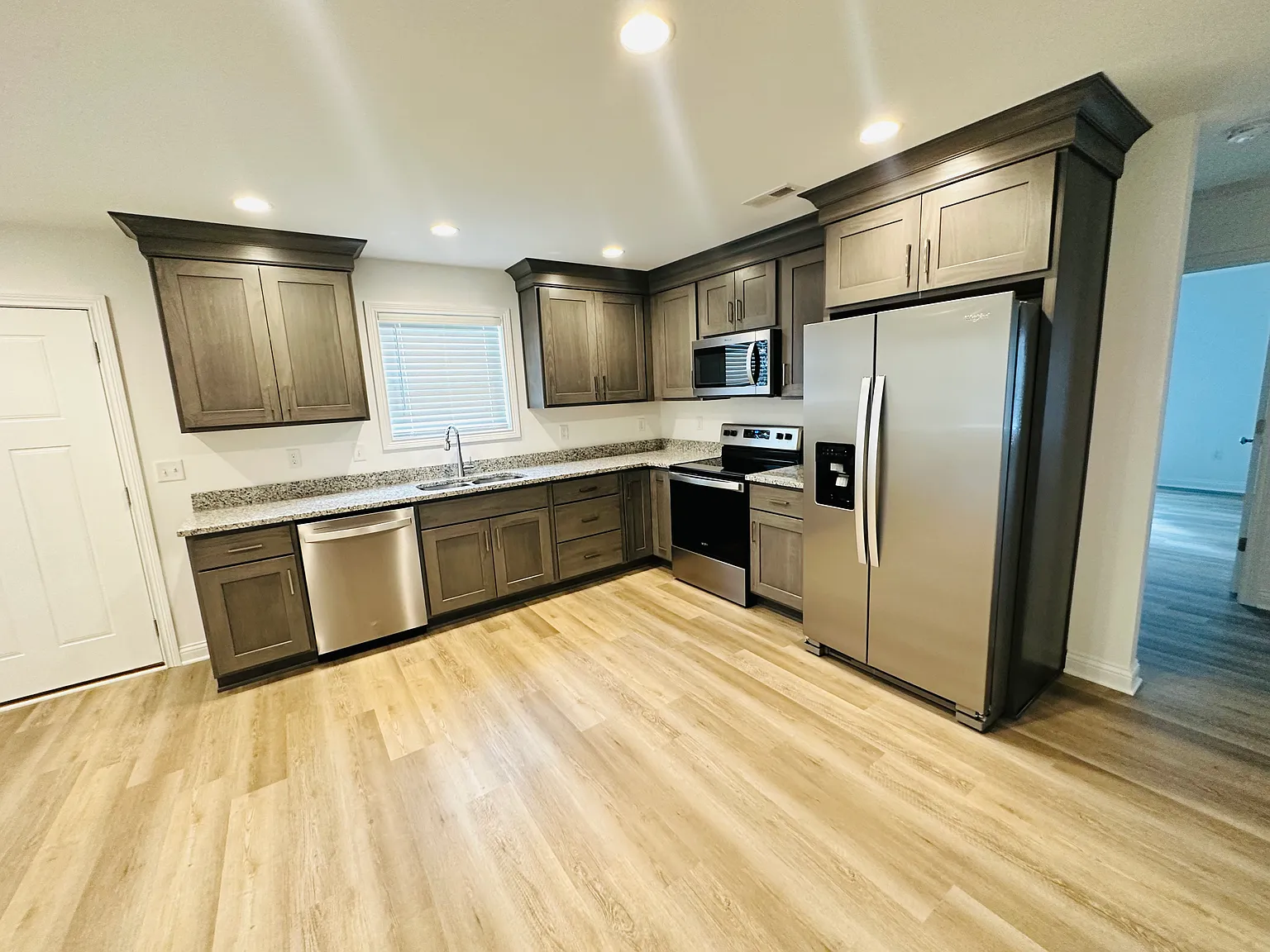 2 bed, 1100 sqft, $1,600 — Photo 4