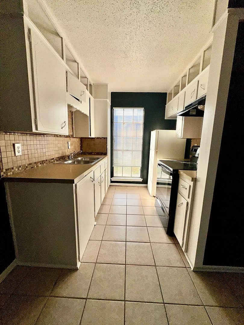 Eastgate Apartments — Photo 4