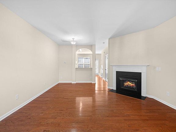 5th image of 702 Bryant St