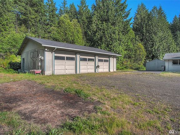 Detached Garage/Shop