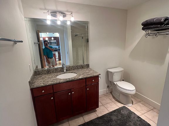 4th image of 350 E Short St #423