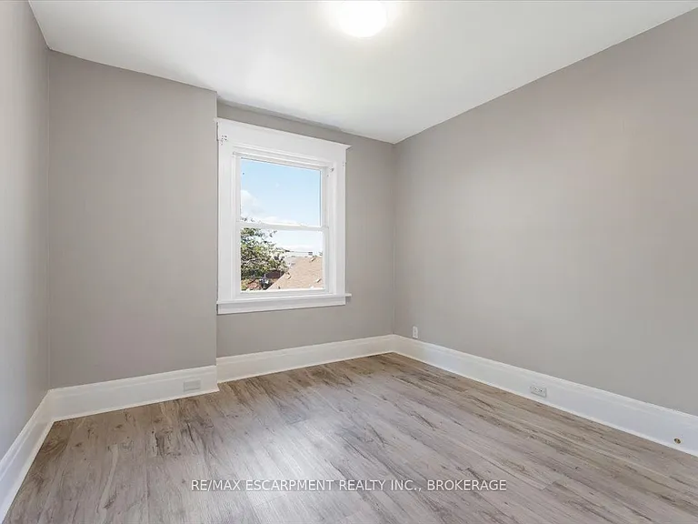 3 Carleton St S #MAIN — Photo 16