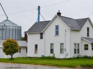903 E 8th St, Vinton, IA 52349