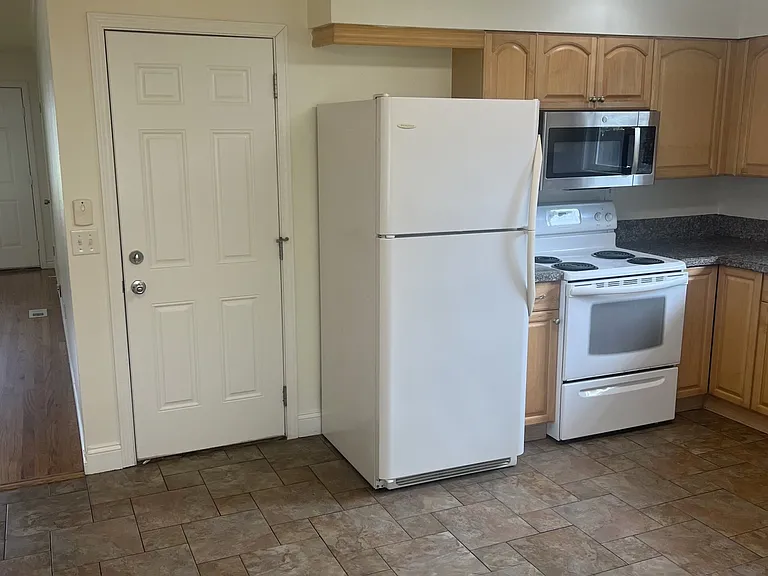 516 NW Forest St — Photo 8