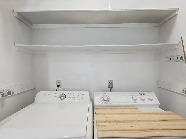 2114 Gentryside Dr — Photo 31