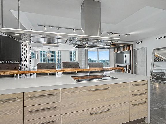 3rd image of 17111 Biscayne Blvd #1405/07