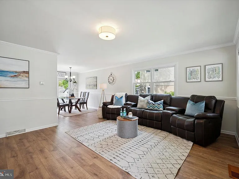 330 Williams Rd — Photo 6